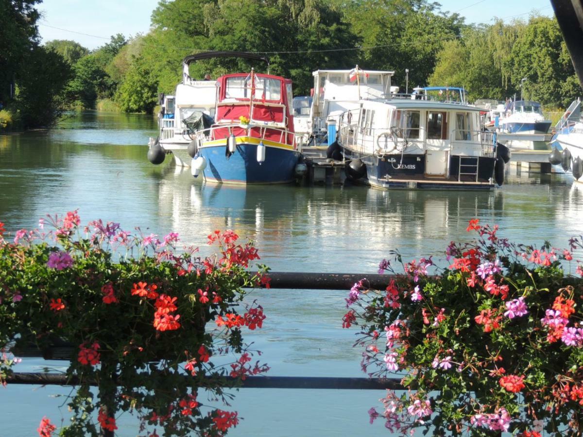 Camping Du Canal Kembs Exterior photo